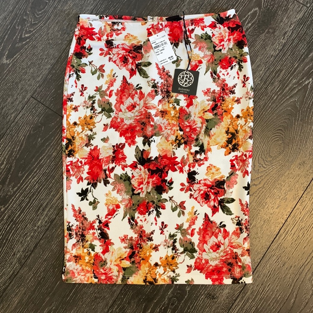 BOBEAU  RED & WHITE FLORAL SKIRT SZ.L. New with tags